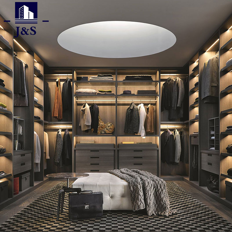 Walk in Closet